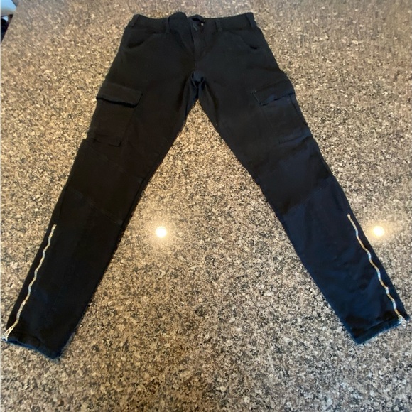 JBrand Woman’s Cropped Black Cargo Pants with Zipped Ankles Size 28 - Picture 1 of 8